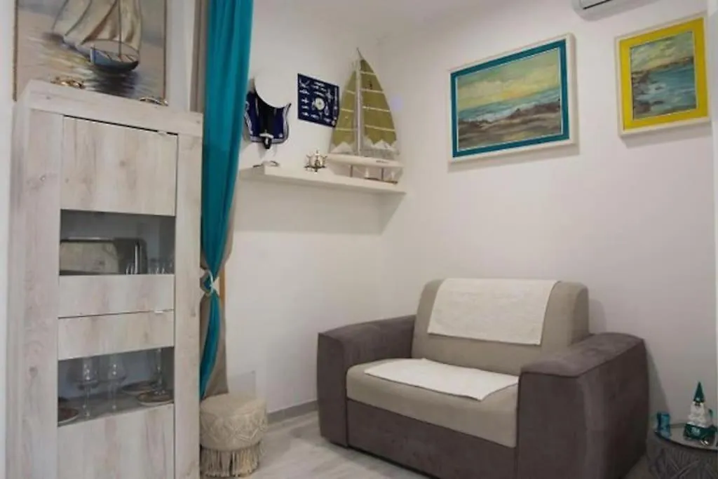 Ambos Mundos Apartman Quartu SantʼElena 0*,  Olaszország