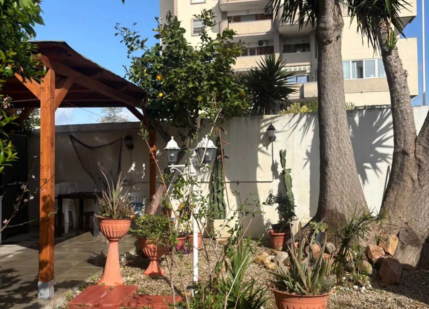 Ambos Mundos Lägenhet Quartu SantʼElena Italien